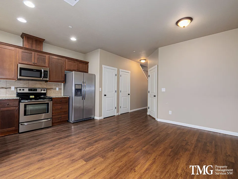 Garage, Backyard, 3 Bedroom - Now Leasing