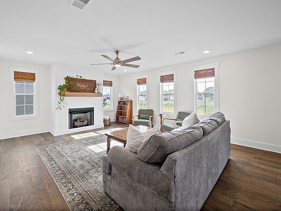 5th image of 354 Frontier Dr