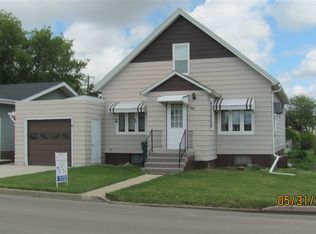 368 3rd St SE, Garrison, ND 58540