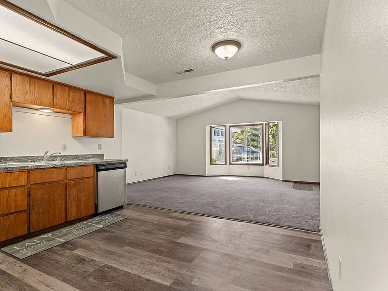 3605 NE 49th St — Photo 25