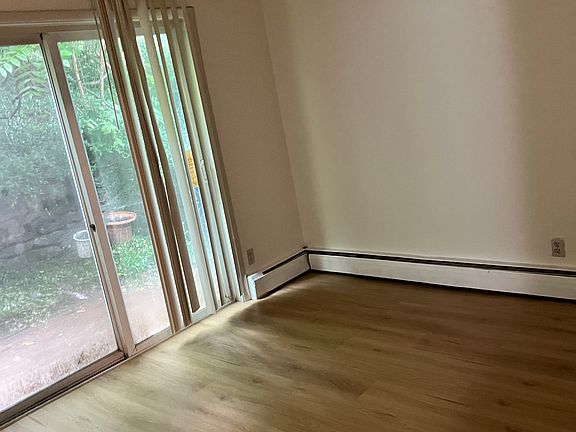 4th image of 508 Clinton Springs Ave #4