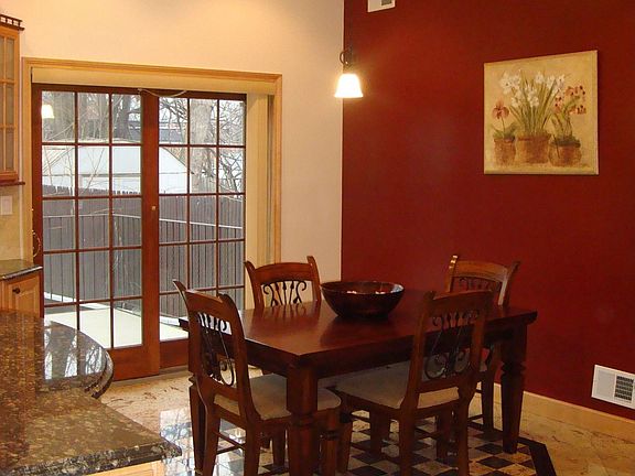Eat-in Kitchen