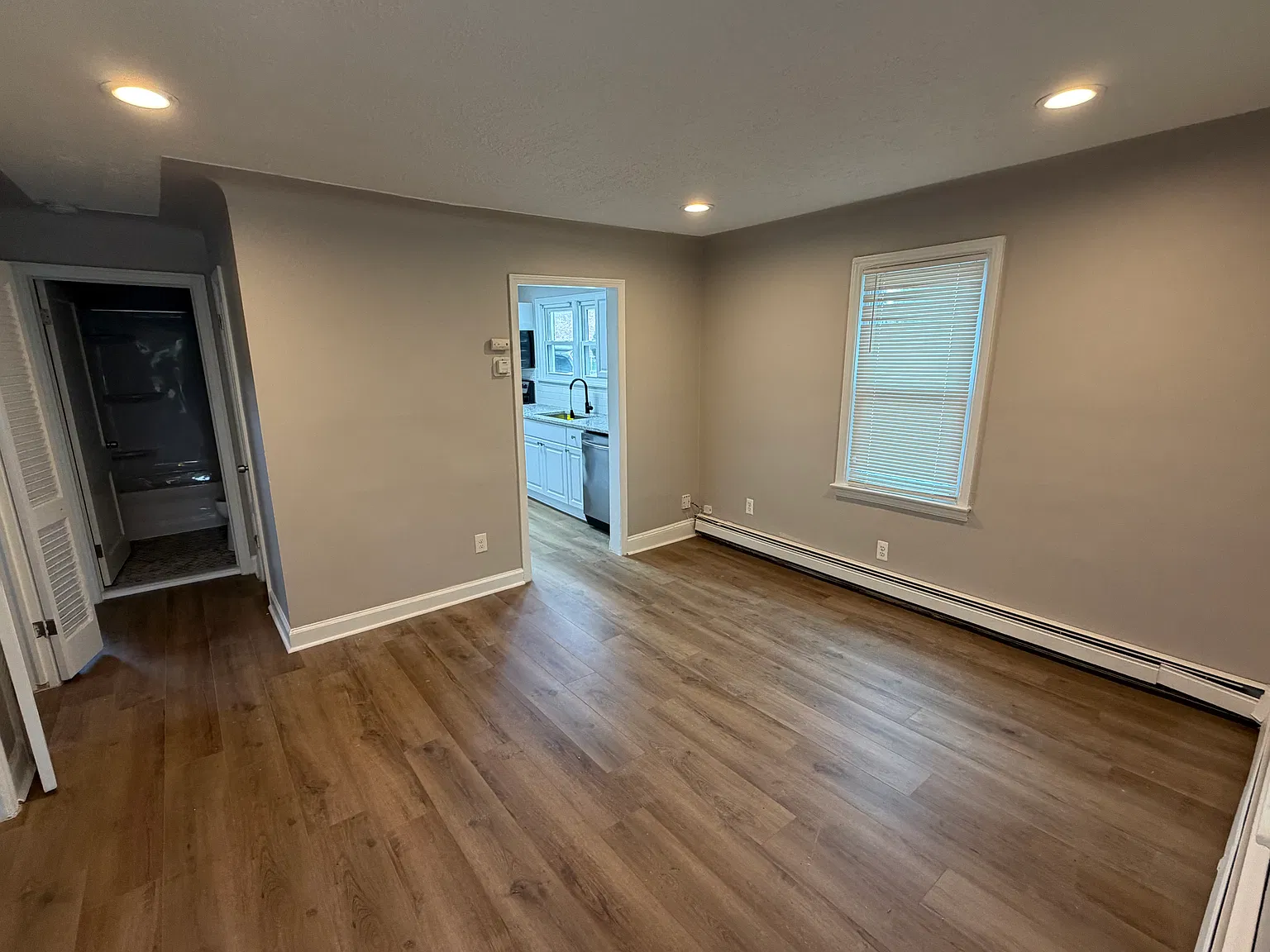 3 bed, 866 sqft, $1,650 — Photo 2