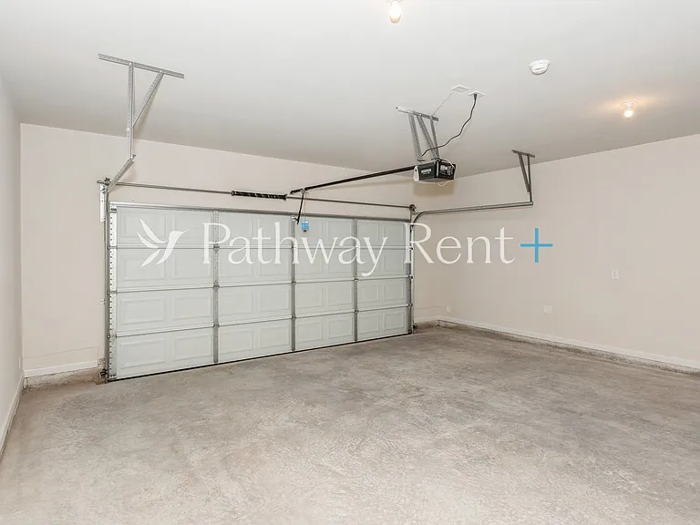 628 Mackenzie Cv — Photo 16