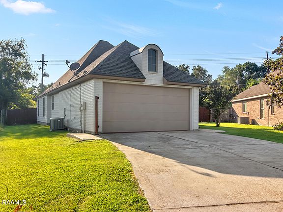 2nd image of 312 Bentgrass Dr