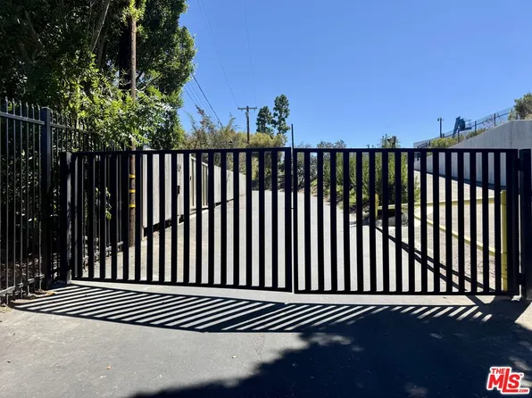 15434 Mulholland Dr, Los Angeles, CA 90077