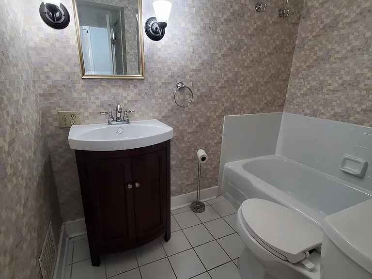 114 W Lexington Ave — Photo 36