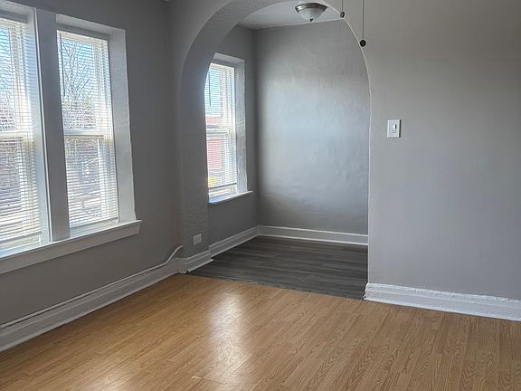 2nd image of 6818-3 N Wayne Ave #311