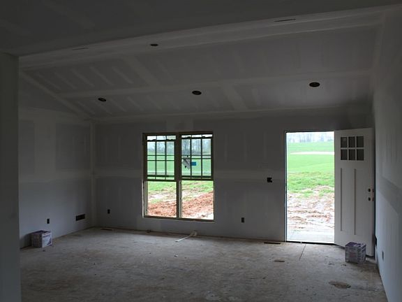 4th image of 3626 Hydro Pondsville Rd