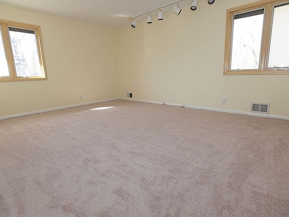 5th image of 45 Ferris Dr