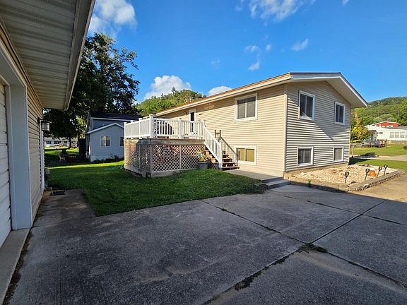 4th image of 215 N Green St