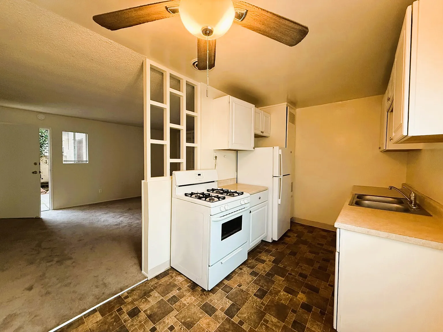 2 bed, 825 sqft, $2,200 — Photo 2