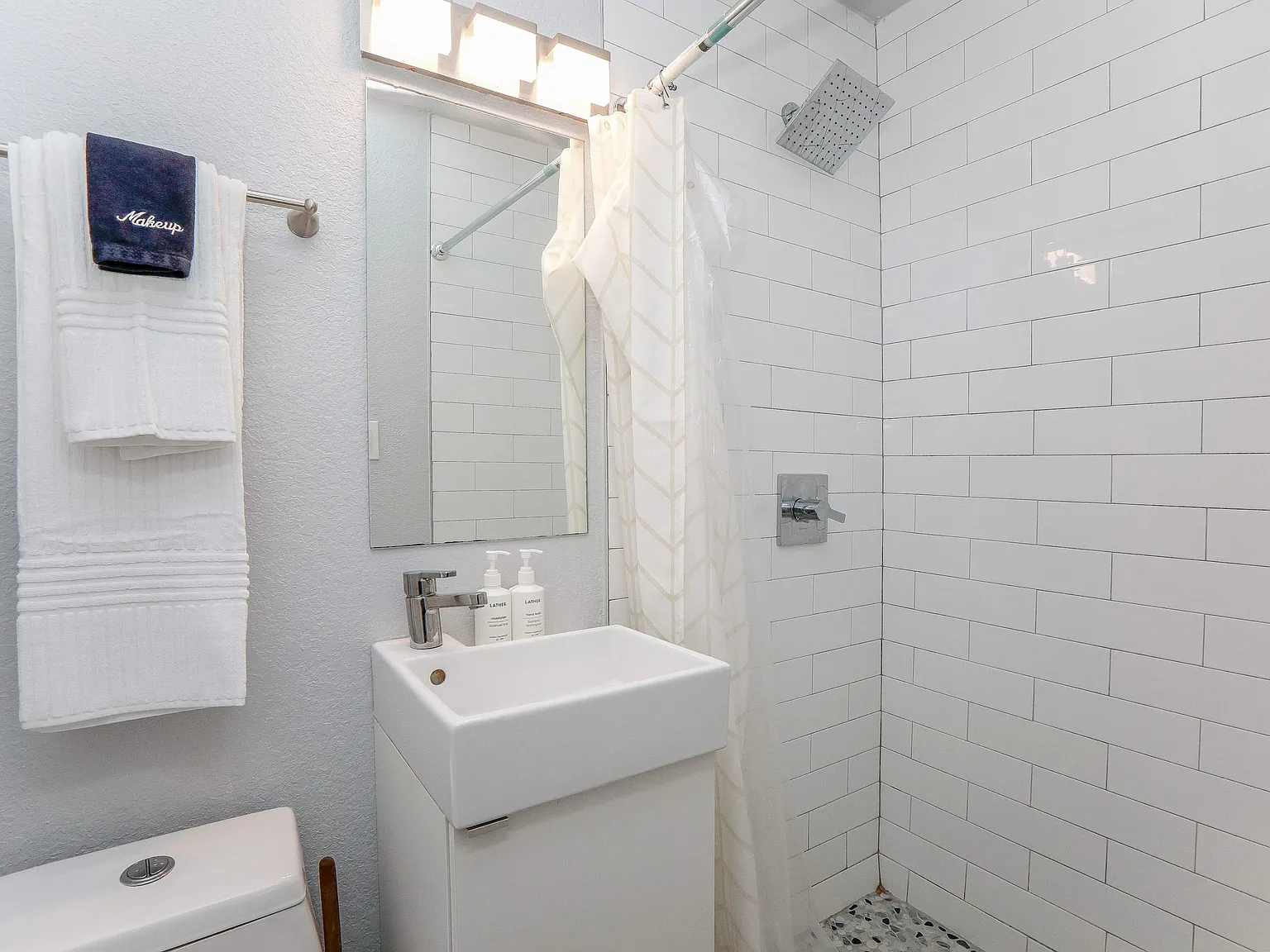 2 bed, 800 sqft, $2,700 — Photo 4