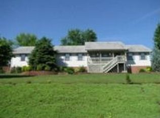 215 W Hills Dr, Mosheim, TN 37818