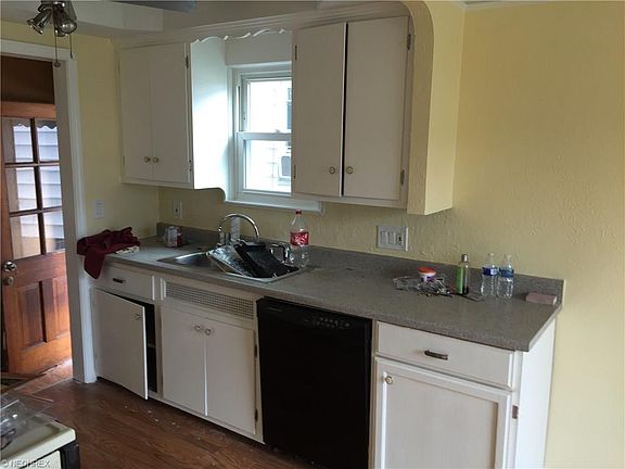 5th image of 8806 Pinegrove Ave