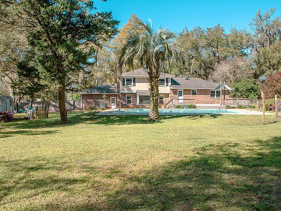 4th image of 2325 Bourgogne Dr