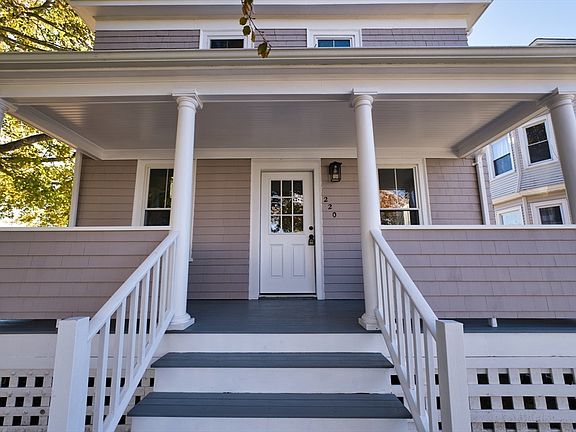 4th image of 220 Aquidneck St