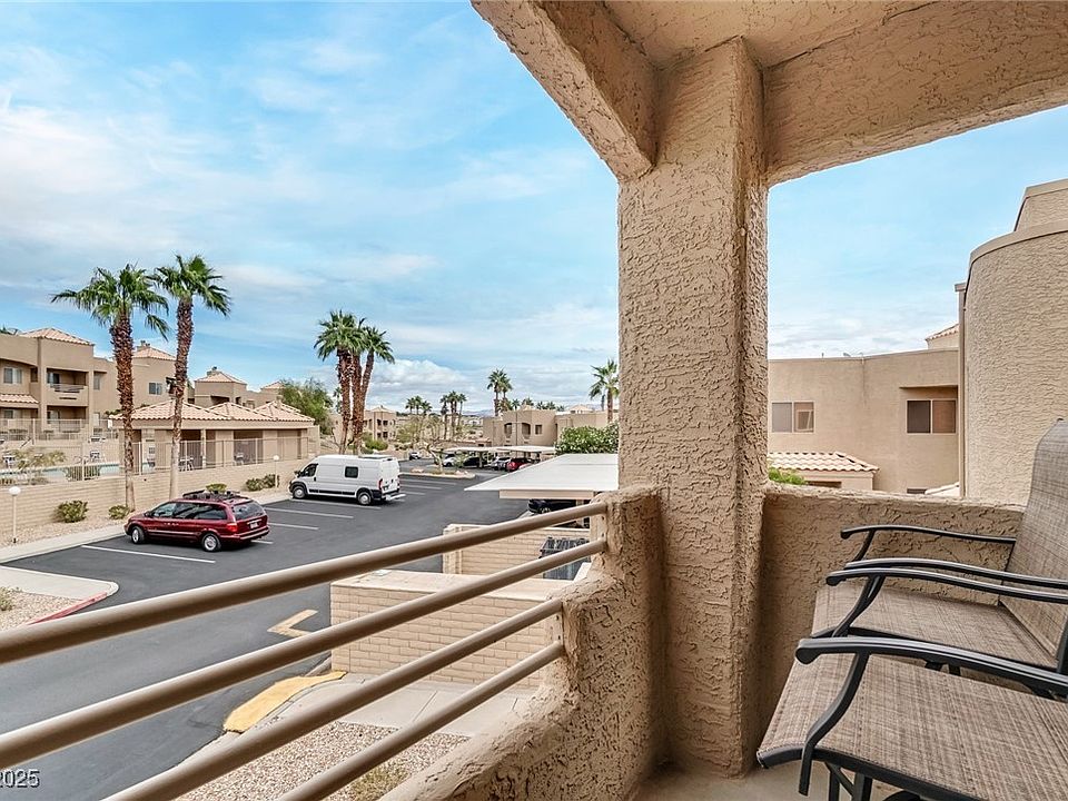 1st image of 2221 Bay Club Dr APT 202