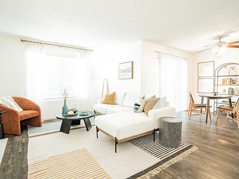 Riverwalk Apartments — Photo 4