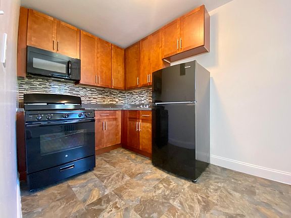 5th image of 110 Fisher Ave #1W