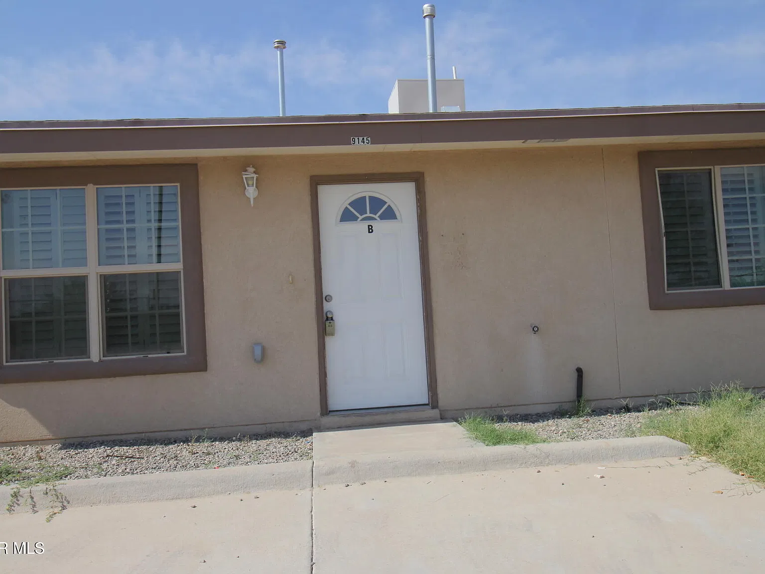 2 bed, 1.0 bath, 1000 sqft, $1,050 — Photo 2