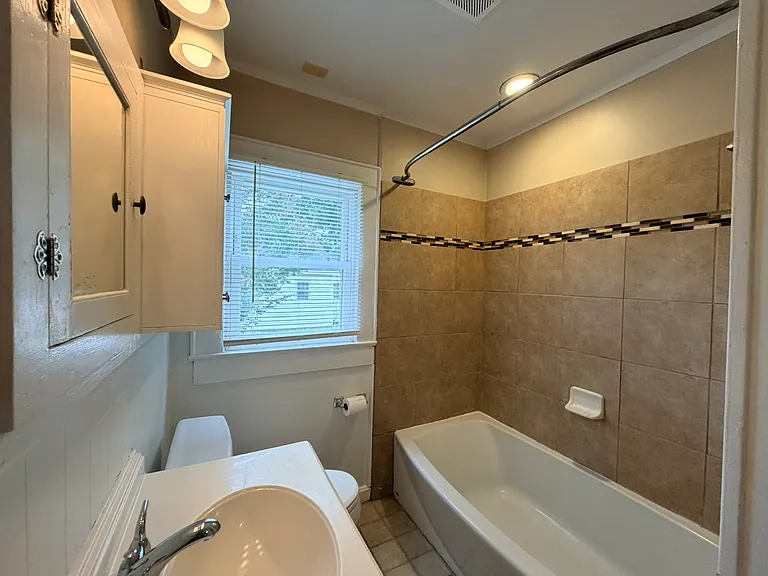 502 S Main St — Photo 4