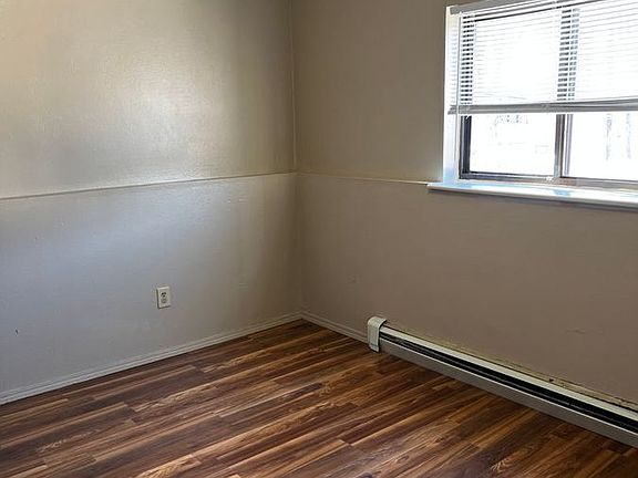 4th image of 924 E 5th St #930