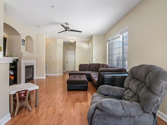 5th image of 469 Blue Springs Dr