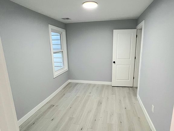 4th image of 186 Parker St Floor 2