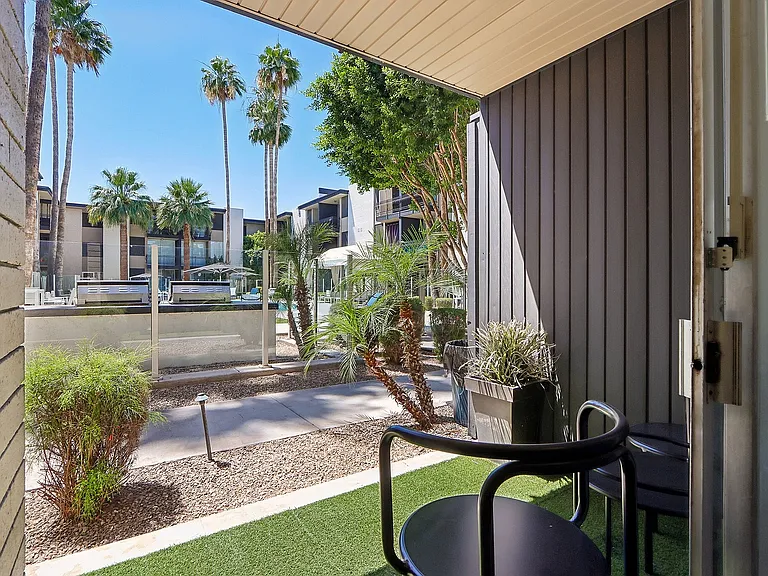 25-web-or-mls-N 7th Ave-S0905-023
