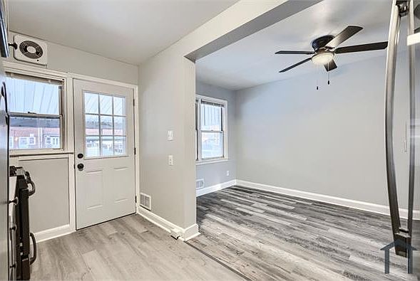 1st image of 2123 Graythorn Rd