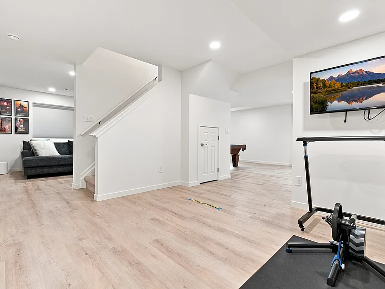 2445 Clayton Cir — Photo 39