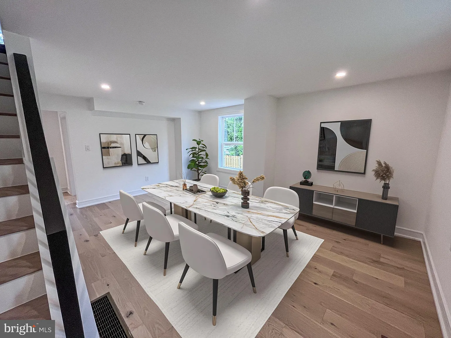 3 bed, 2.5 bath, 2200 sqft, $5,000 — Photo 3