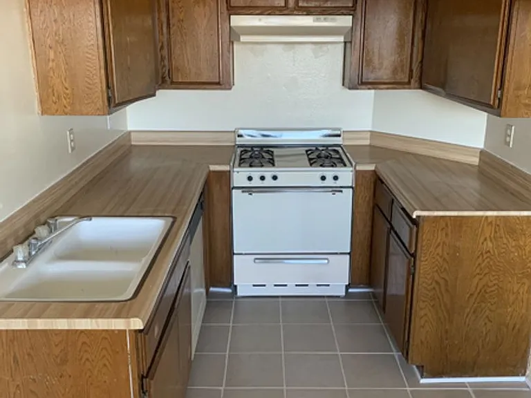 13415 Doty Ave — Photo 31