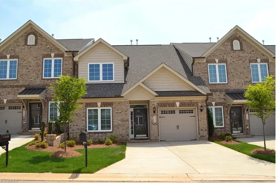 Front - 1618 Cedar Hill Way