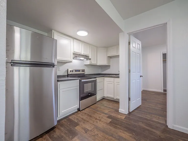 Campus View Apartments — Photo 34