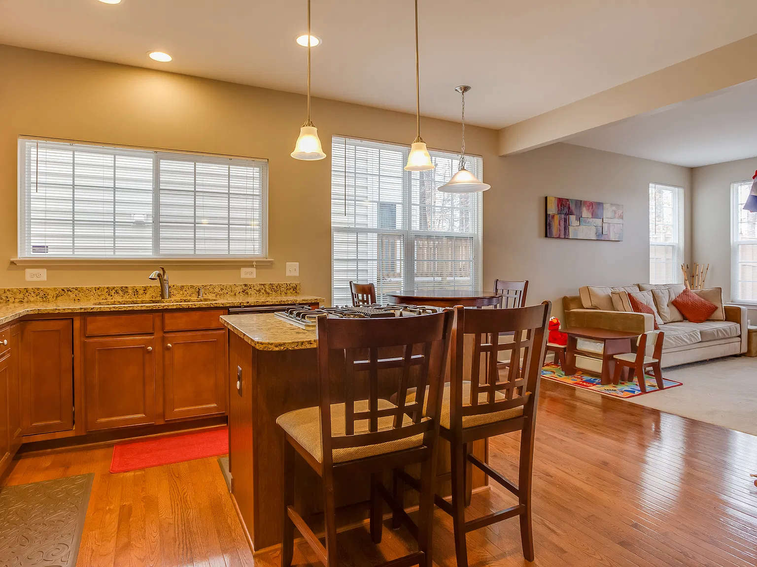 4 bed, 3.5 bath, 3540 sqft, $3,600 — Photo 4