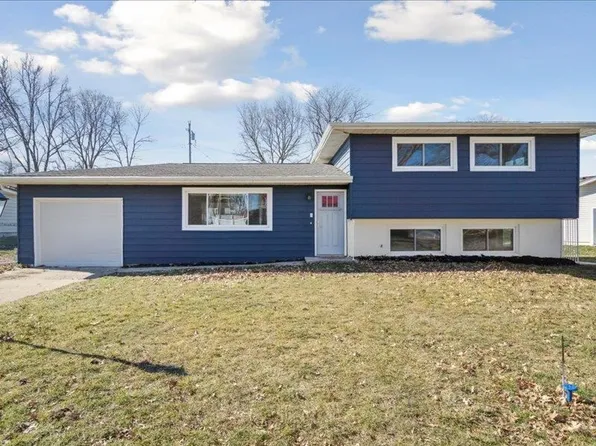 401 Green Acres Dr, Solon, IA 52333