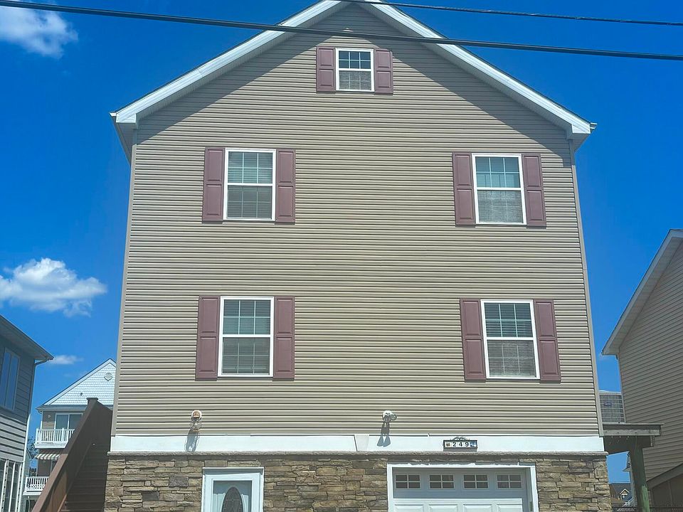 1st image of 249 Evergreen Dr