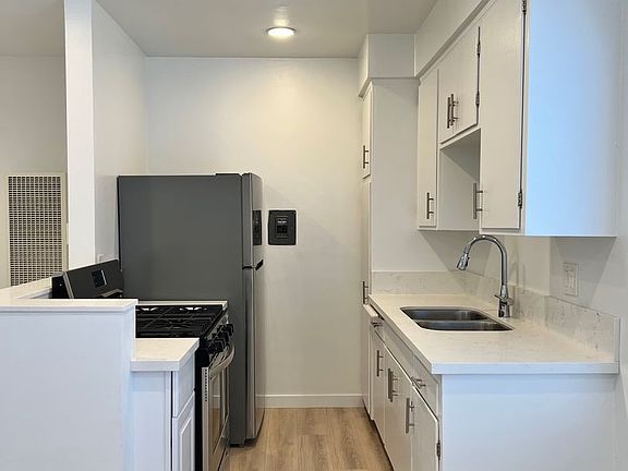 3rd image of 1723 S Westgate Ave APT 9