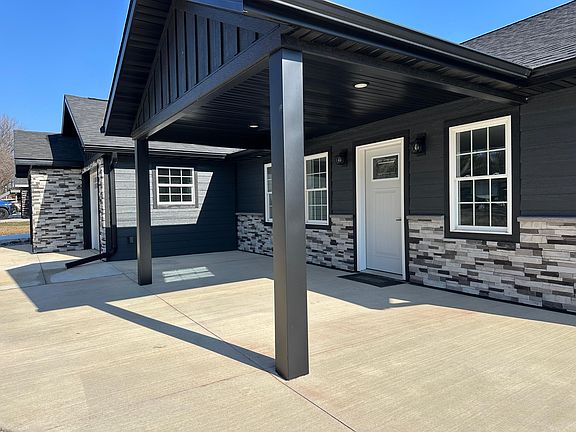 2nd image of 501 Maple Ln