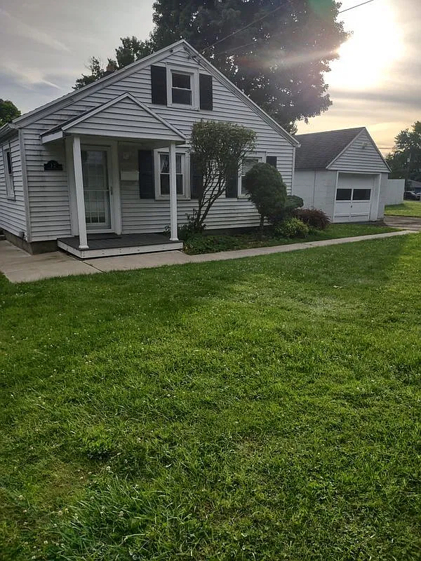 2 bed, 1.0 bath, 850 sqft, $1,600 — Photo 1