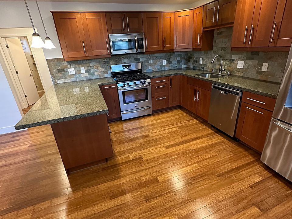 Big open concept kitchen fully equipped
