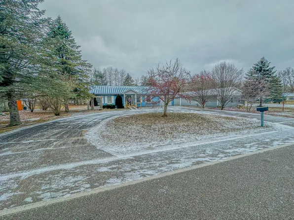 209 Collingwood St, Houghton Lake, MI 48629