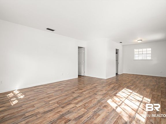 3rd image of 2712 Moot Ave