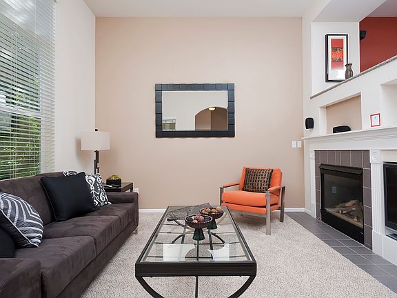 High Ceilings / Light!