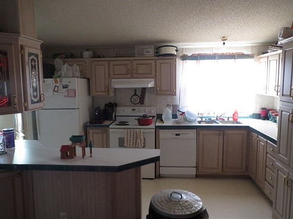 2nd image of 1631 N Mercury Ave