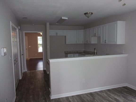 5th image of 633 Lincoln St