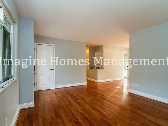 4th image of 1461 Blueorchard Dr