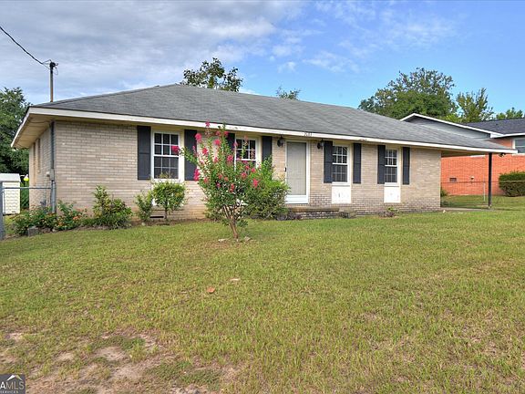 3rd image of 2083 Hillsinger Rd